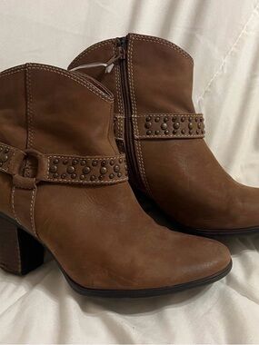 Sofft Brown Studded Leather Ankle Booties 8M
